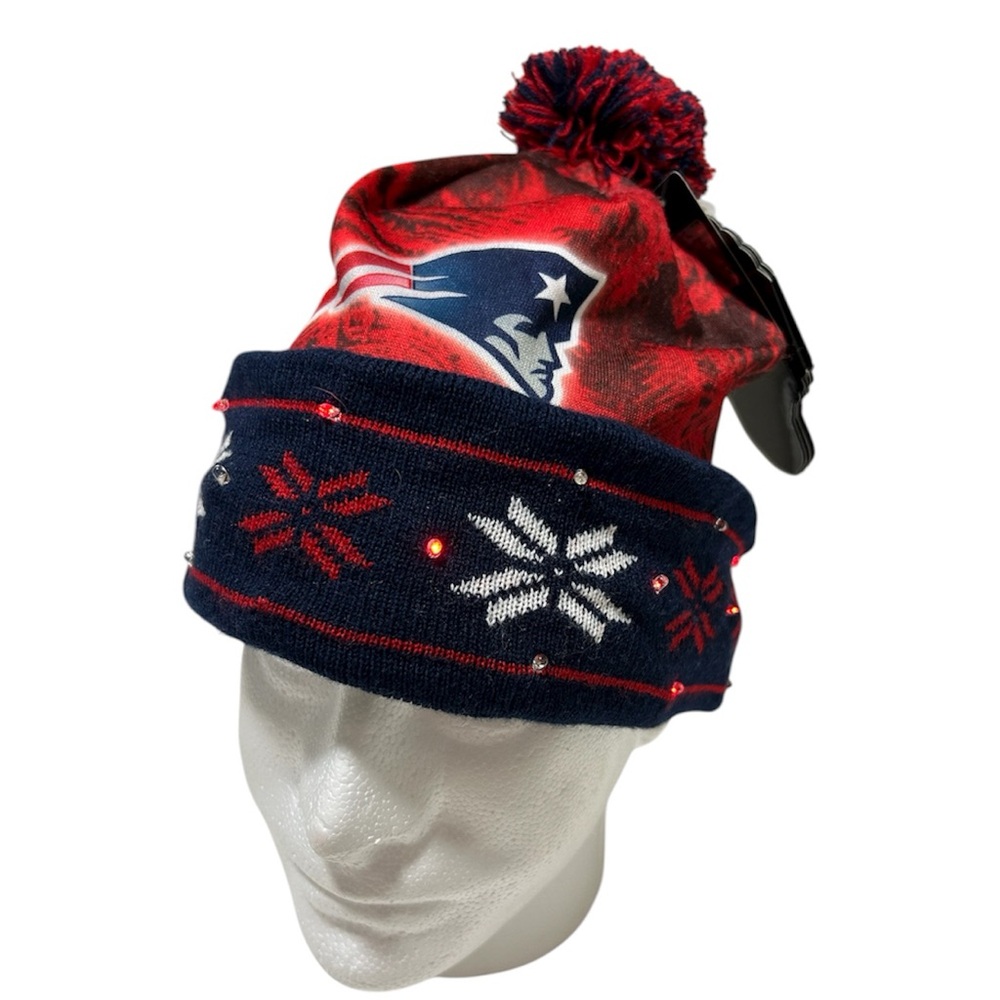 Foco New England Patriots Logo Christmas Holidays Games Light Up Knit Beanie